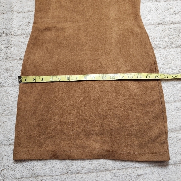 Dress Slim fit Mini shift dress Vegan suede Brown Neutral Stretch fabric CHLOE K - Picture 11 of 15